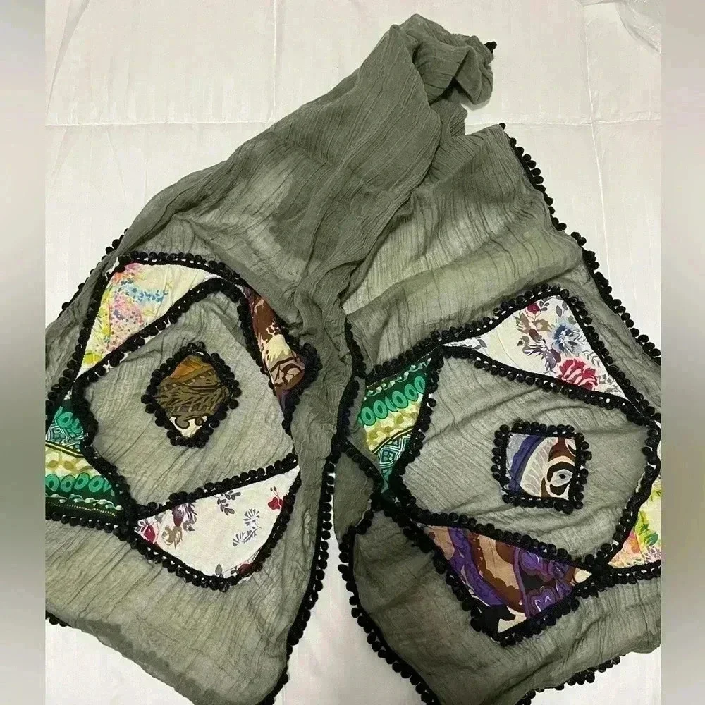 I’diote scarf from cali.